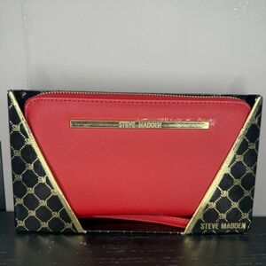 NWT STEVE MADDEN BZIP SMOOTH ZIP AROUND WALLET RED WRISTLET